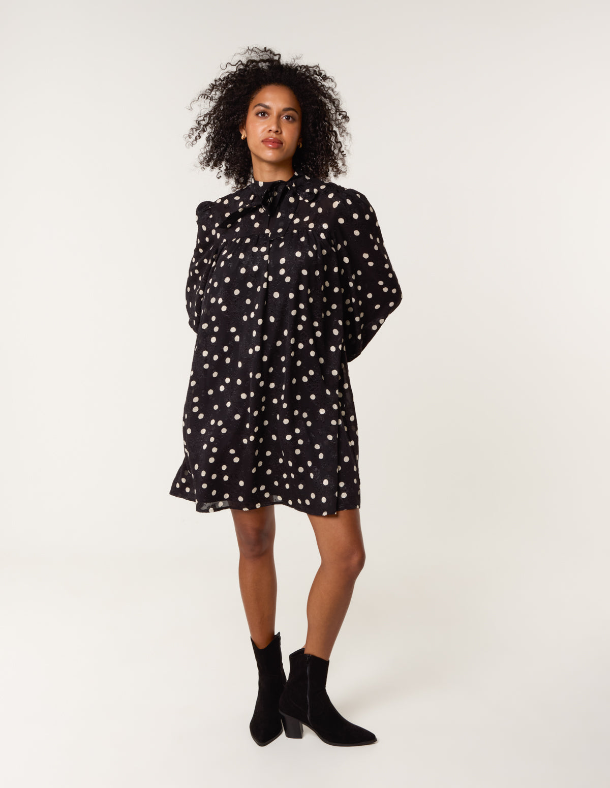AW25266-BLACK-28786.jpg