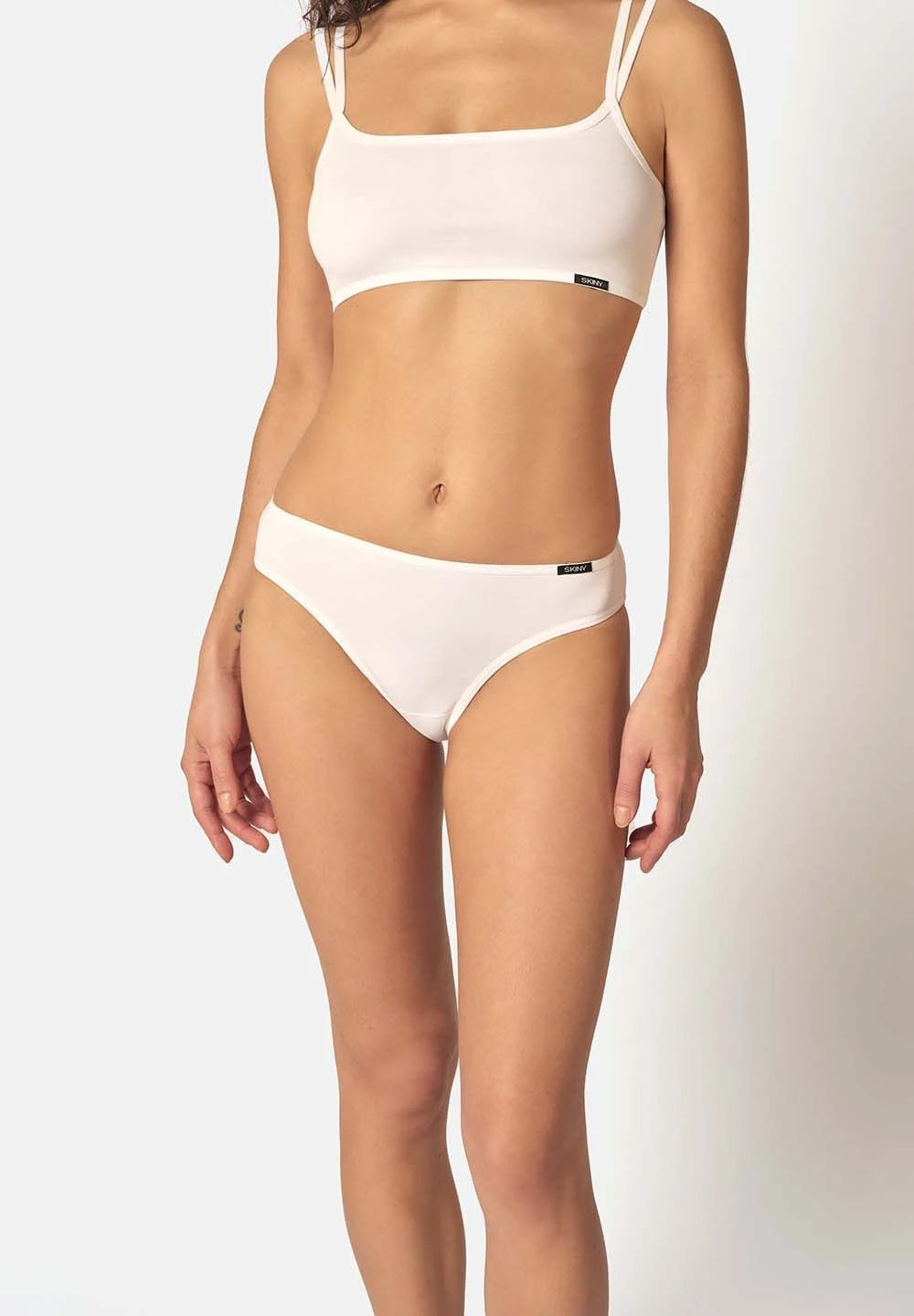skiny_basic_w_cottonessentials_bikinibriefs3pack_081482_080500_040.jpg