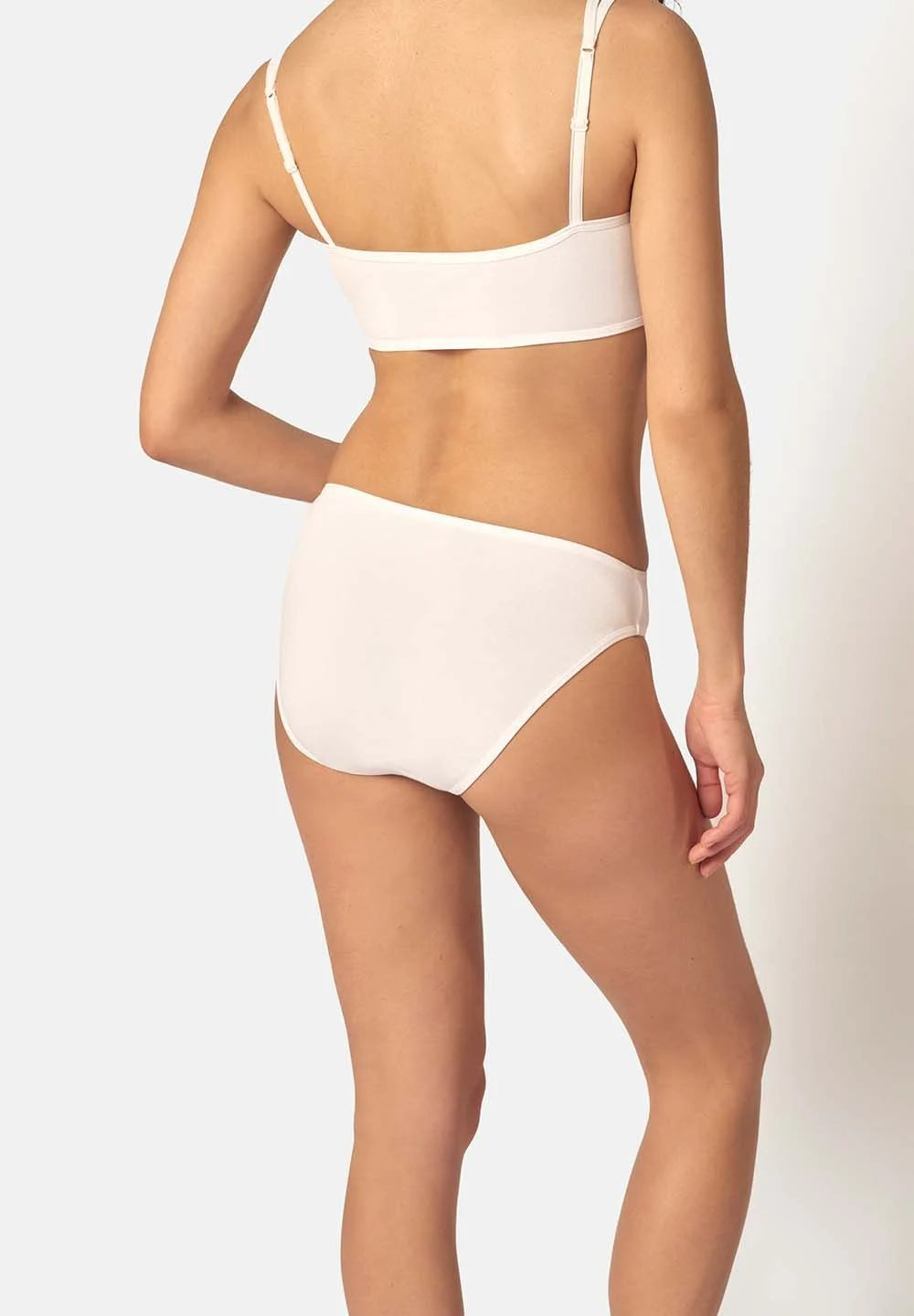 skiny_basic_w_cottonessentials_bikinibriefs3pack_081482_080500_045.jpg